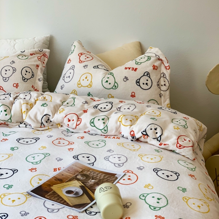 91家纺网 家纺一手货源 找家纺 时年 2022新款全消光牛奶绒印花四件套 彩色小熊