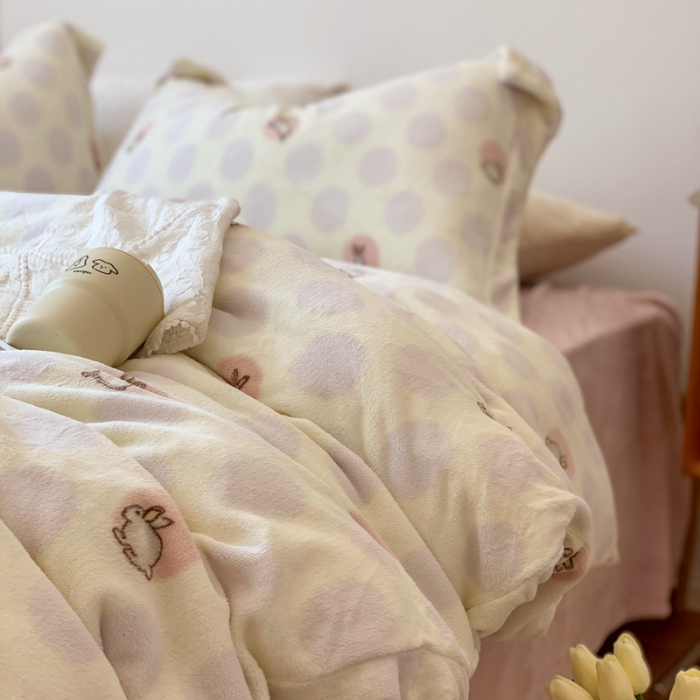 91家纺网 家纺一手货源 找家纺 时年 2022新款全消光牛奶绒印花四件套 萌萌兔