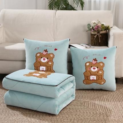 91家纺网 家纺一手货源 找家纺 （总）素玖抱枕被 2023新款牛奶绒草莓熊抱枕被系列