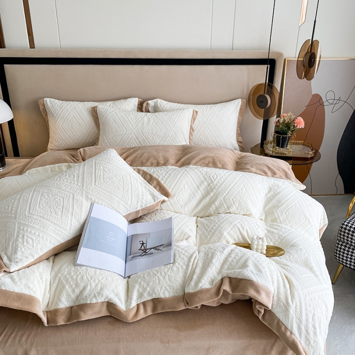 91家纺网 家纺一手货源 找家纺 （总）铠畅2022新款230克轻奢简约烂花绒牛奶绒剪花四件套