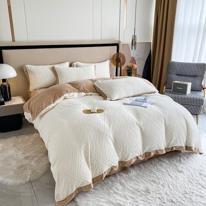 91家纺网 家纺一手货源 找家纺 （总）铠畅2022新款230克轻奢简约烂花绒牛奶绒剪花四件套