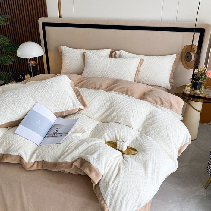 91家纺网 家纺一手货源 找家纺 （总）铠畅2022新款230克轻奢简约烂花绒牛奶绒剪花四件套