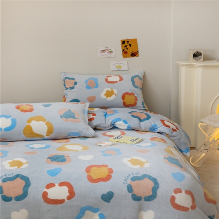 91家纺网 家纺一手货源 找家纺 棉眠 2022新款卡通牛奶绒四件套 彩心-灰