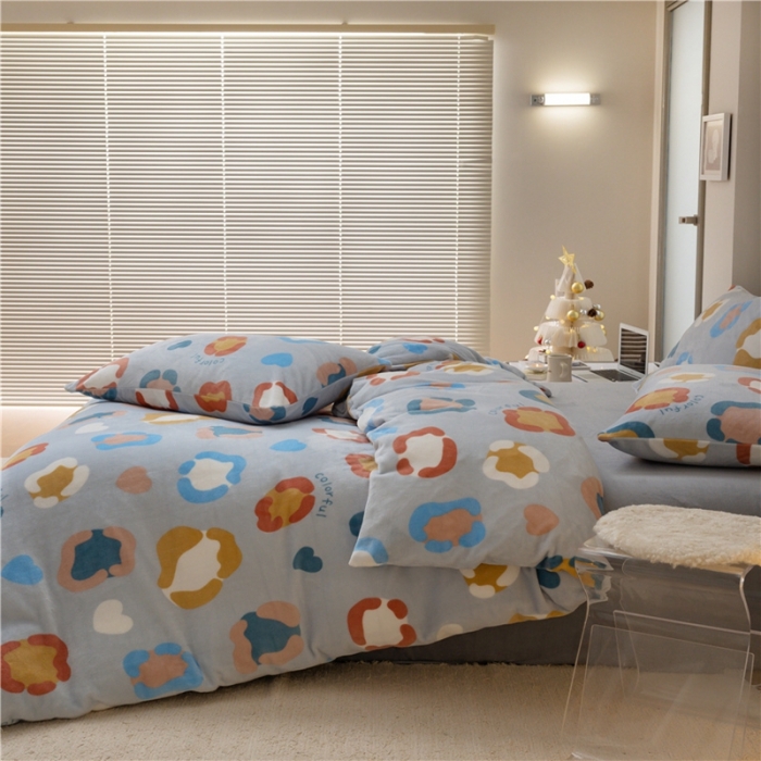 91家纺网 家纺一手货源 找家纺 棉眠 2022新款卡通牛奶绒四件套 彩心-灰