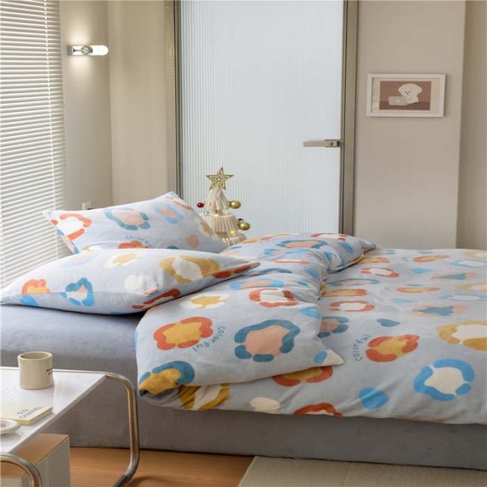 91家纺网 家纺一手货源 找家纺 棉眠 2022新款卡通牛奶绒四件套 彩心-灰