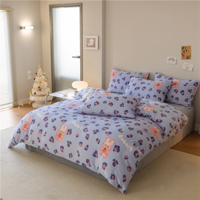 91家纺网 家纺一手货源 找家纺 棉眠 2022新款卡通牛奶绒四件套 草莓兔