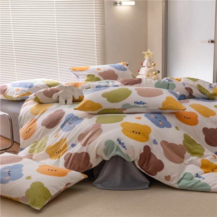 91家纺网 家纺一手货源 找家纺 棉眠 2022新款卡通牛奶绒四件套 熊宝-白