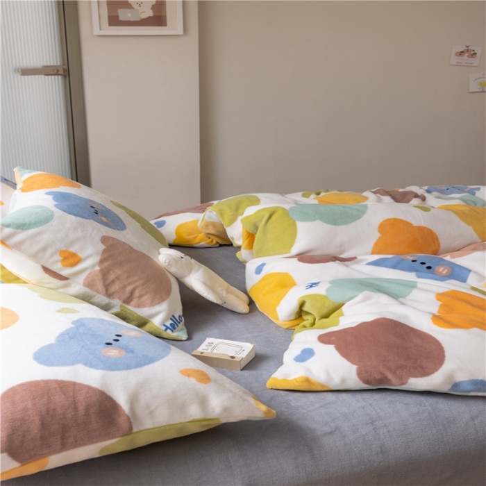 91家纺网 家纺一手货源 找家纺 棉眠 2022新款卡通牛奶绒四件套 熊宝-白