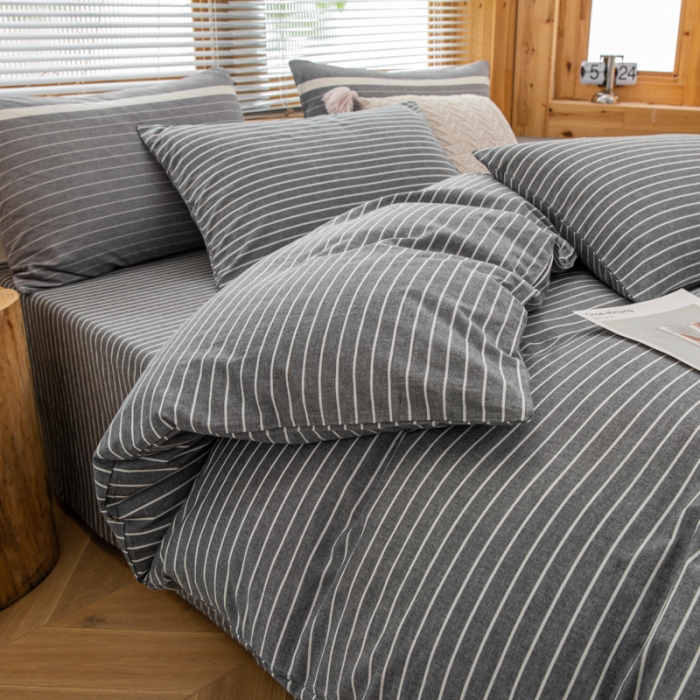 91家纺网 家纺一手货源 找家纺 柠萌家居 2022新款全棉色织水洗棉无印风四件套 深灰细条