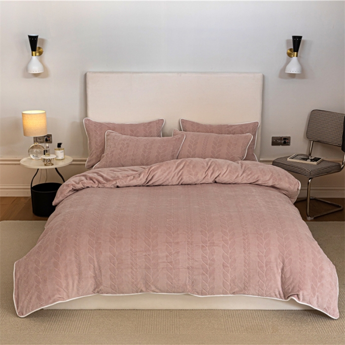 91家纺网 家纺一手货源 找家纺 棉眠 2022新款全消光立体雕花牛奶绒嵌绳款四件套 椿浅豆沙