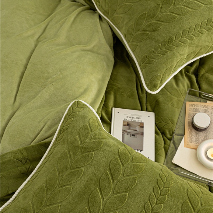 91家纺网 家纺一手货源 找家纺 棉眠 2022新款全消光立体雕花牛奶绒嵌绳款四件套 椿绣花绿