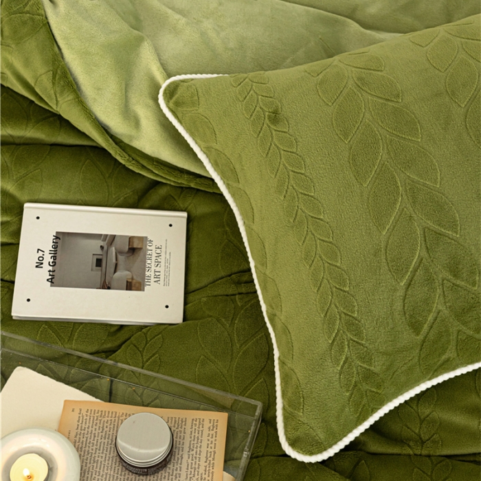 91家纺网 家纺一手货源 找家纺 棉眠 2022新款全消光立体雕花牛奶绒嵌绳款四件套 椿绣花绿