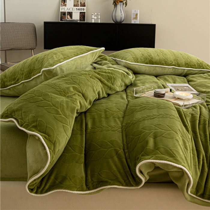 91家纺网 家纺一手货源 找家纺 棉眠 2022新款全消光立体雕花牛奶绒嵌绳款四件套 椿绣花绿