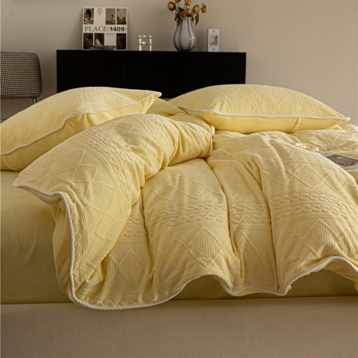 91家纺网 家纺一手货源 找家纺 棉眠 2022新款全消光立体雕花牛奶绒嵌绳款四件套 绞花奶油黄