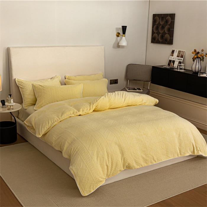 91家纺网 家纺一手货源 找家纺 棉眠 2022新款全消光立体雕花牛奶绒嵌绳款四件套 绞花奶油黄