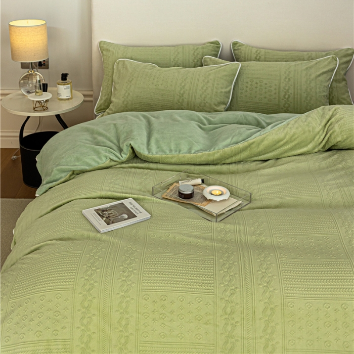 91家纺网 家纺一手货源 找家纺 棉眠 2022新款全消光立体雕花牛奶绒嵌绳款四件套 流星杏仁饼绿