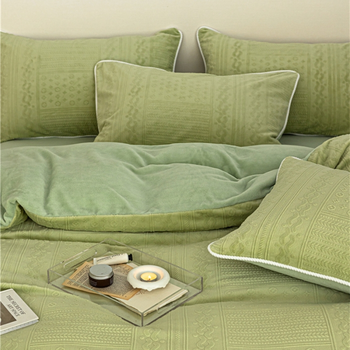 91家纺网 家纺一手货源 找家纺 棉眠 2022新款全消光立体雕花牛奶绒嵌绳款四件套 流星杏仁饼绿