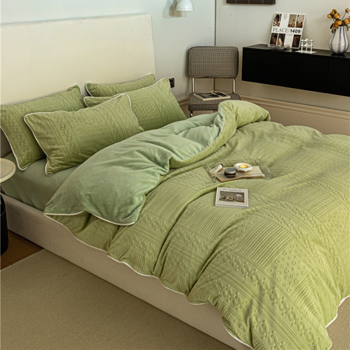 91家纺网 家纺一手货源 找家纺 棉眠 2022新款全消光立体雕花牛奶绒嵌绳款四件套 流星杏仁饼绿