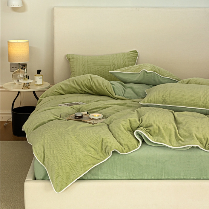 91家纺网 家纺一手货源 找家纺 棉眠 2022新款全消光立体雕花牛奶绒嵌绳款四件套 流星杏仁饼绿