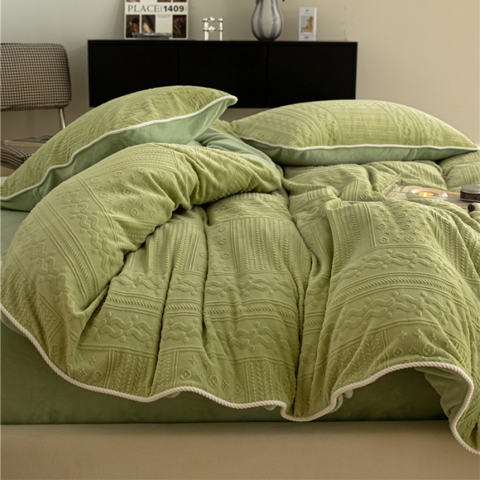 91家纺网 家纺一手货源 找家纺 棉眠 2022新款全消光立体雕花牛奶绒嵌绳款四件套 流星杏仁饼绿