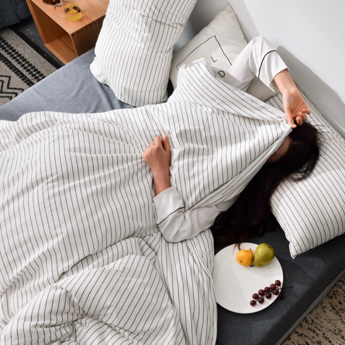 91家纺网 家纺一手货源 找家纺 柠萌家居 2022新款A类全棉色织水洗棉单被套 细条纹-白色