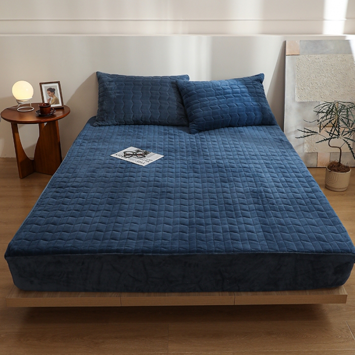 91家纺网 家纺一手货源 找家纺 小米笠 2022新款牛奶绒加绒床笠 宝石蓝