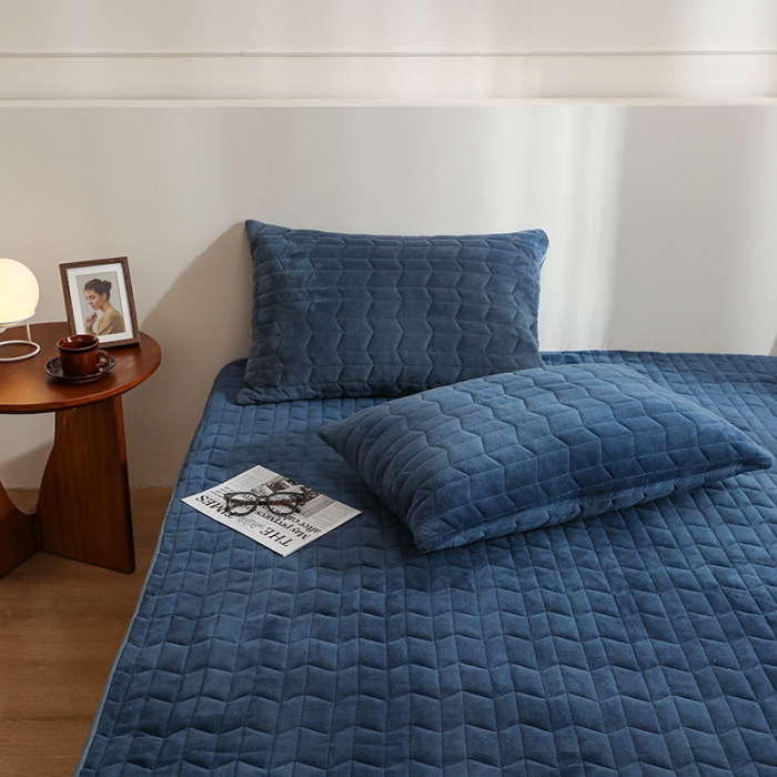 91家纺网 家纺一手货源 找家纺 小米笠 2022新款牛奶绒加绒床笠 宝石蓝