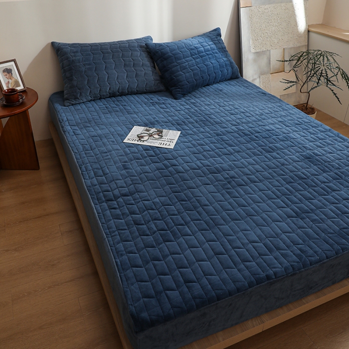 91家纺网 家纺一手货源 找家纺 小米笠 2022新款牛奶绒加绒床笠 宝石蓝