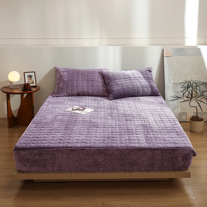 91家纺网 家纺一手货源 找家纺 小米笠 2022新款牛奶绒加绒床笠 酱紫