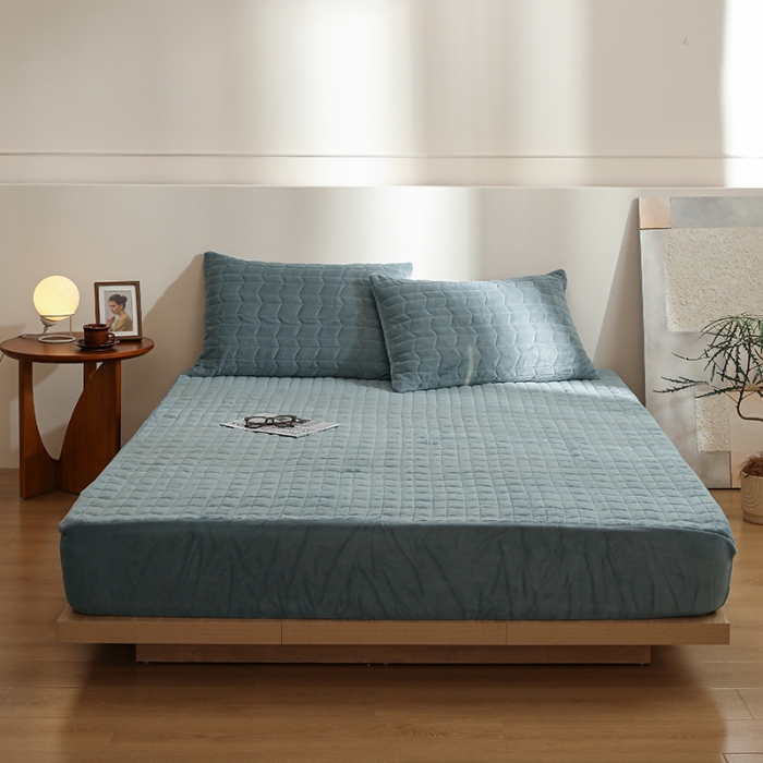 91家纺网 家纺一手货源 找家纺 小米笠 2022新款牛奶绒加绒床笠 清新绿