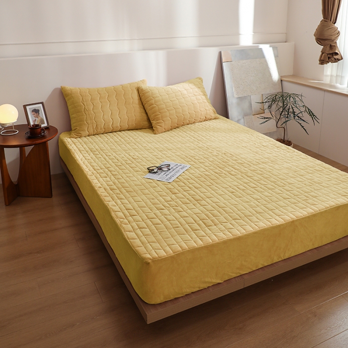 91家纺网 家纺一手货源 找家纺 小米笠 2022新款牛奶绒加绒床笠 秋叶黄