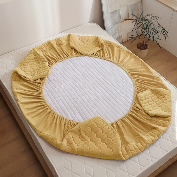 91家纺网 家纺一手货源 找家纺 小米笠 2022新款牛奶绒加绒床笠 秋叶黄