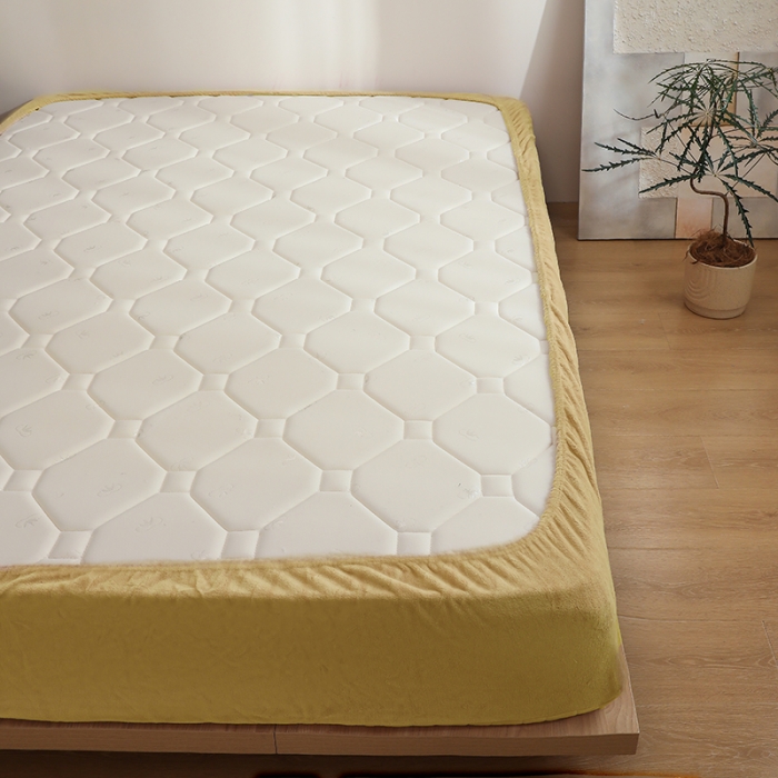 91家纺网 家纺一手货源 找家纺 小米笠 2022新款牛奶绒加绒床笠 秋叶黄