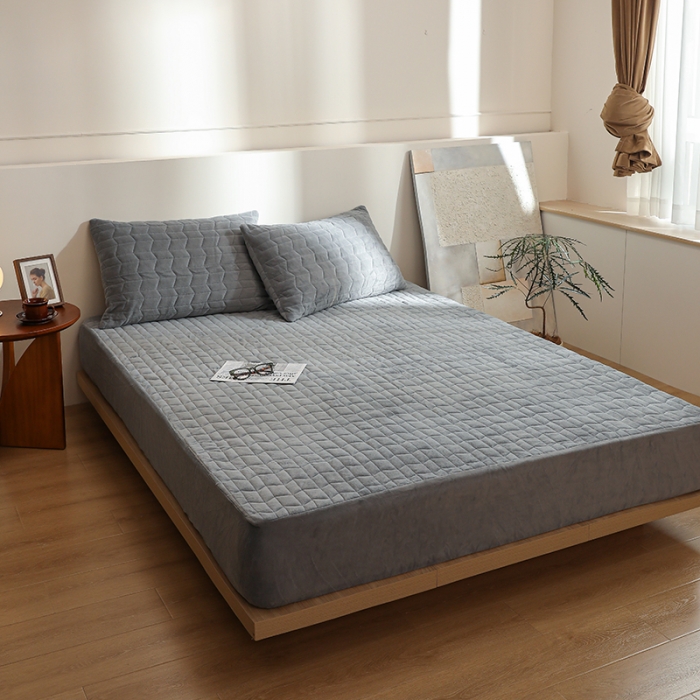 91家纺网 家纺一手货源 找家纺 小米笠 2022新款牛奶绒加绒床笠 炭木灰