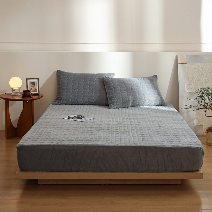 91家纺网 家纺一手货源 找家纺 小米笠 2022新款牛奶绒加绒床笠 炭木灰