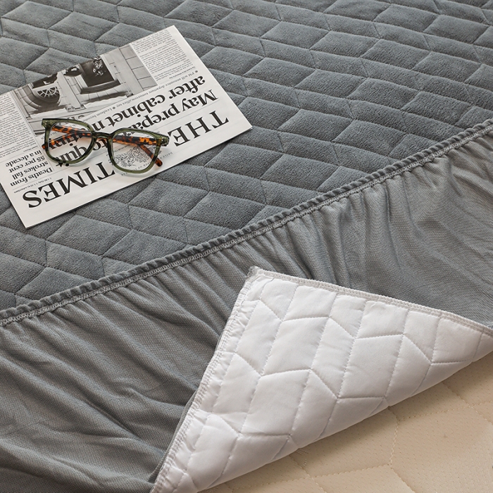 91家纺网 家纺一手货源 找家纺 小米笠 2022新款牛奶绒加绒床笠 炭木灰