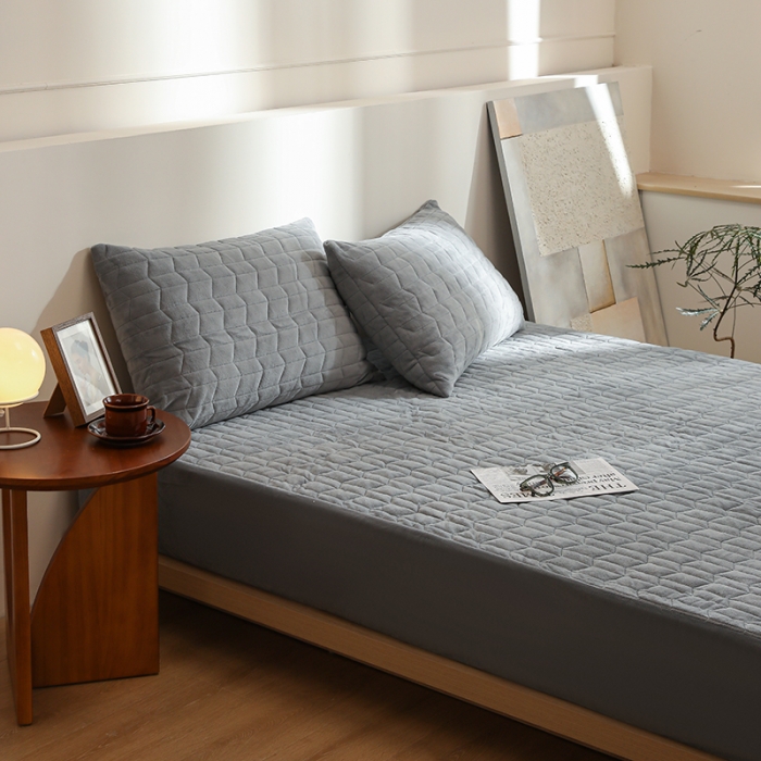 91家纺网 家纺一手货源 找家纺 小米笠 2022新款牛奶绒加绒床笠 炭木灰