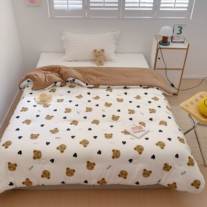 91家纺网 家纺一手货源 找家纺 星期八 2022新款复古碎花豆豆被冬被春秋被 爱心圆圆熊