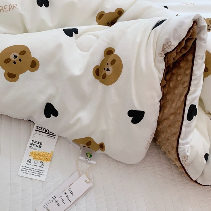 91家纺网 家纺一手货源 找家纺 星期八 2022新款复古碎花豆豆被冬被春秋被 爱心圆圆熊