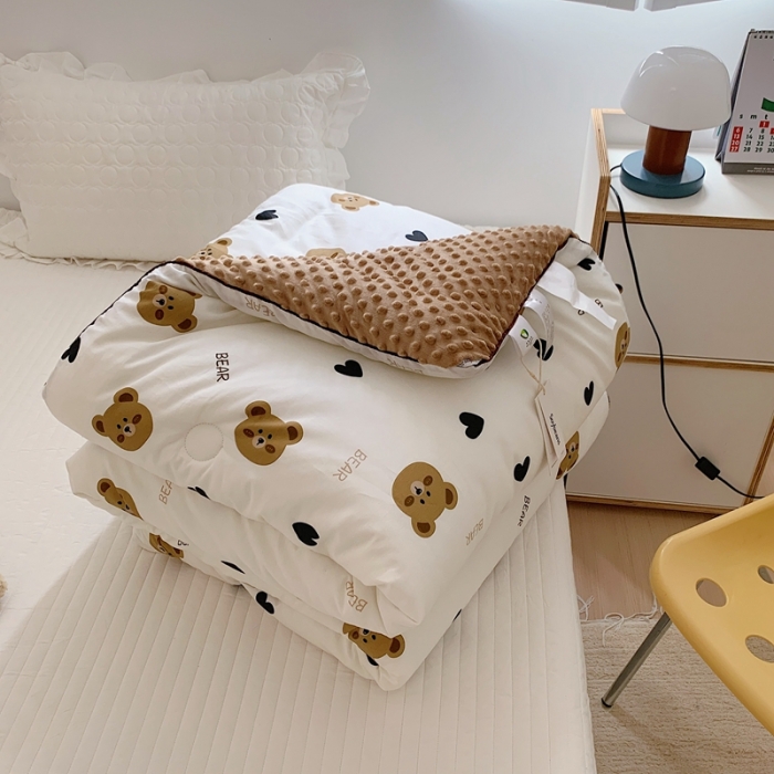 91家纺网 家纺一手货源 找家纺 星期八 2022新款复古碎花豆豆被冬被春秋被 爱心圆圆熊