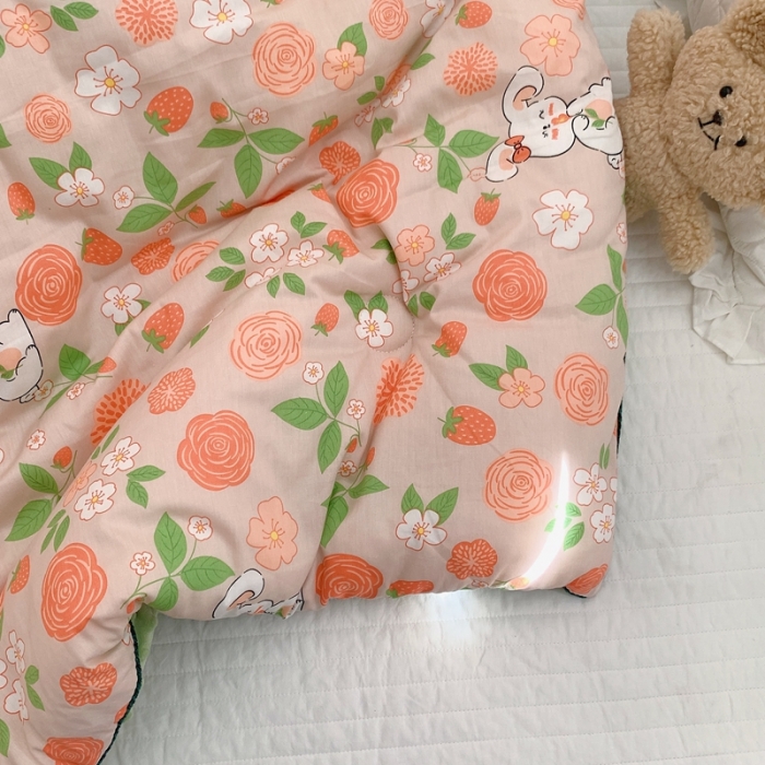 91家纺网 家纺一手货源 找家纺 星期八 2022新款复古碎花豆豆被冬被春秋被 草莓玫瑰兔