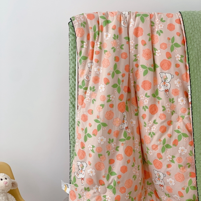 91家纺网 家纺一手货源 找家纺 星期八 2022新款复古碎花豆豆被冬被春秋被 草莓玫瑰兔