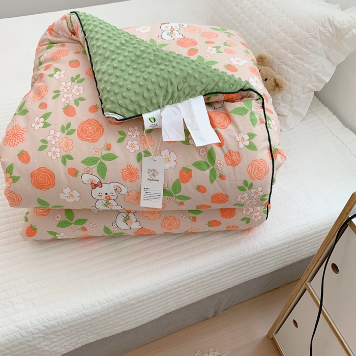 91家纺网 家纺一手货源 找家纺 星期八 2022新款复古碎花豆豆被冬被春秋被 草莓玫瑰兔