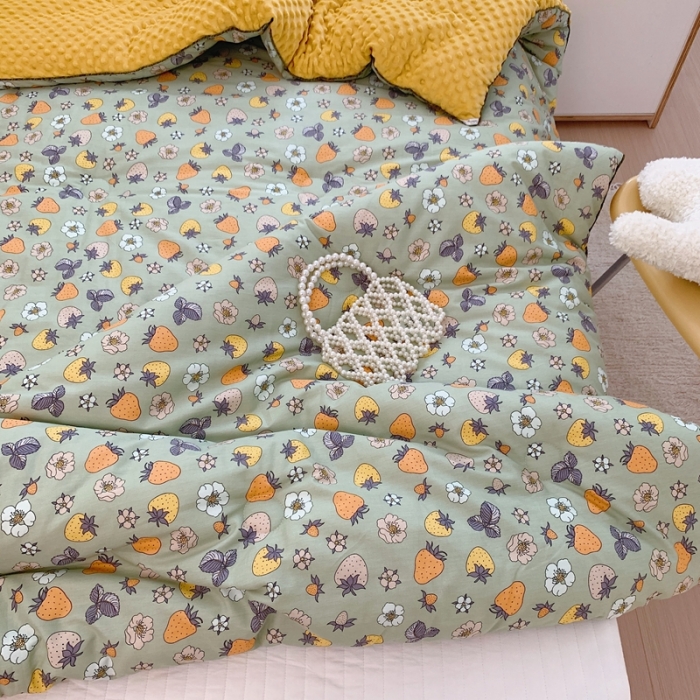 91家纺网 家纺一手货源 找家纺 星期八 2022新款复古碎花豆豆被冬被春秋被 草莓圣代绿