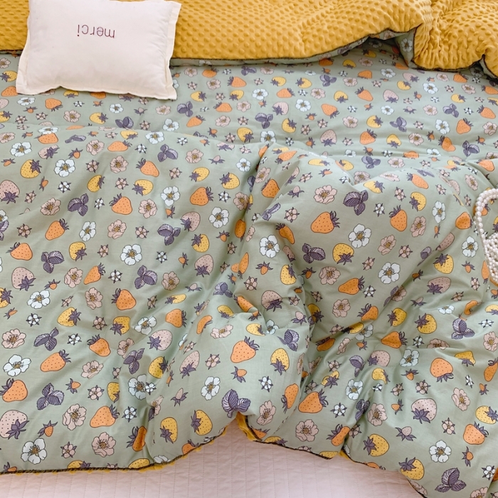 91家纺网 家纺一手货源 找家纺 星期八 2022新款复古碎花豆豆被冬被春秋被 草莓圣代绿