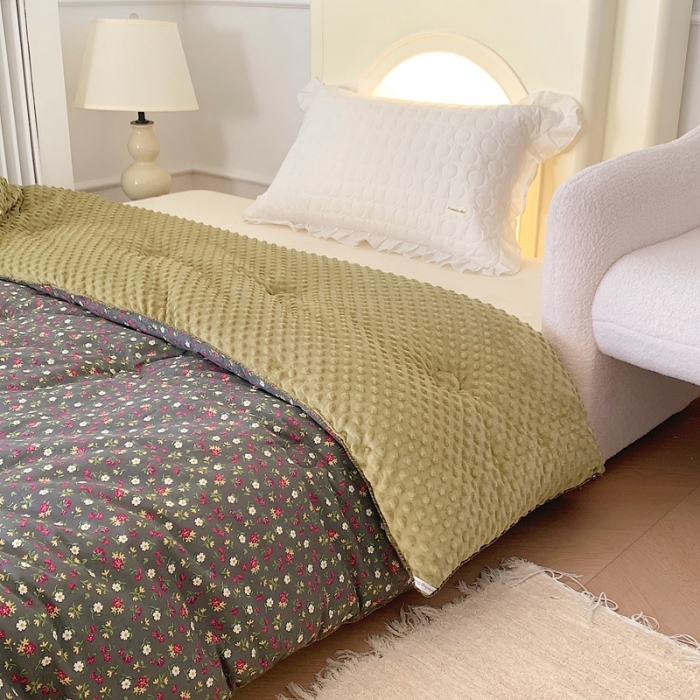 91家纺网 家纺一手货源 找家纺 星期八 2022新款复古碎花豆豆被冬被春秋被 复古小雏菊