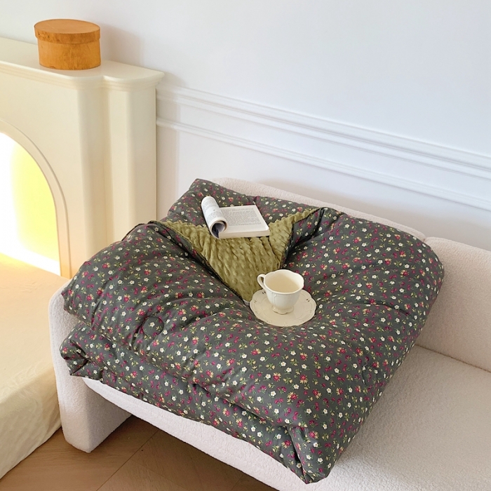 91家纺网 家纺一手货源 找家纺 星期八 2022新款复古碎花豆豆被冬被春秋被 复古小雏菊