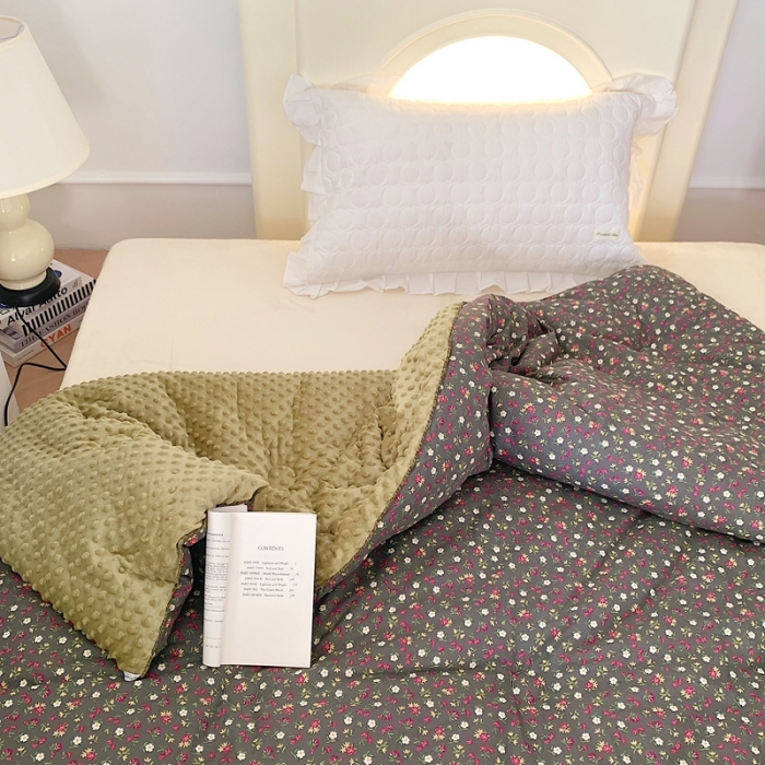 91家纺网 家纺一手货源 找家纺 星期八 2022新款复古碎花豆豆被冬被春秋被 复古小雏菊