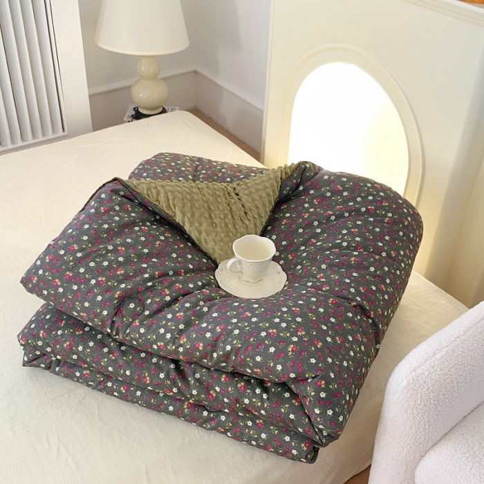 91家纺网 家纺一手货源 找家纺 星期八 2022新款复古碎花豆豆被冬被春秋被 复古小雏菊