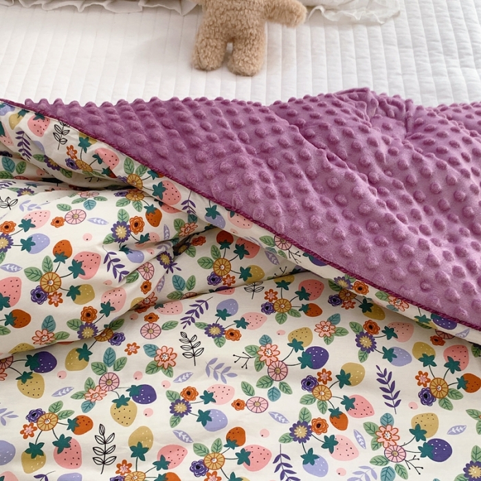 91家纺网 家纺一手货源 找家纺 星期八 2022新款复古碎花豆豆被冬被春秋被 花间草莓